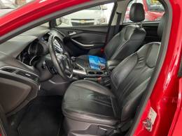 FORD - FOCUS - 2014/2015 - Vermelha - R$ 62.900,00