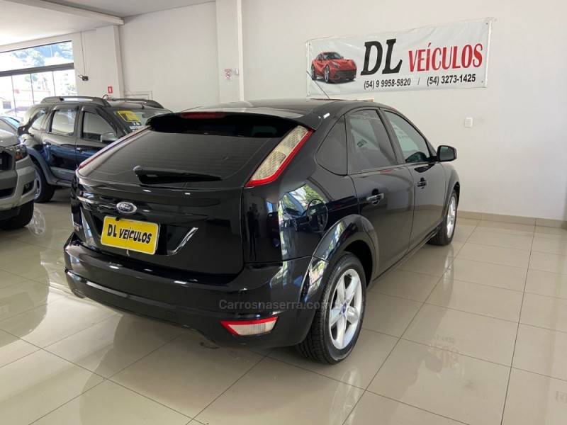 FORD - FOCUS - 2012/2013 - Preta - R$ 45.900,00