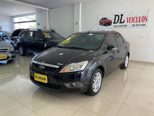 FORD - FOCUS - 2012/2013 - Preta - R$ 43.900,00