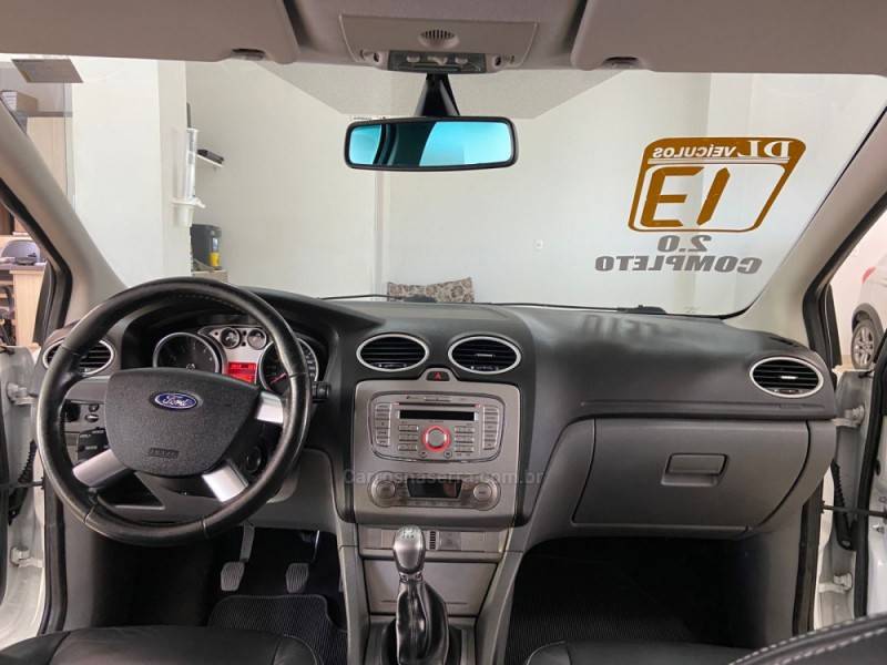 FORD - FOCUS - 2012/2013 - Branca - R$ 45.900,00