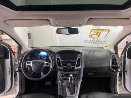 FORD - FOCUS - 2014/2015 - Branca - R$ 61.900,00