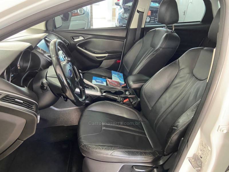 FORD - FOCUS - 2013/2014 - Branca - R$ 49.900,00