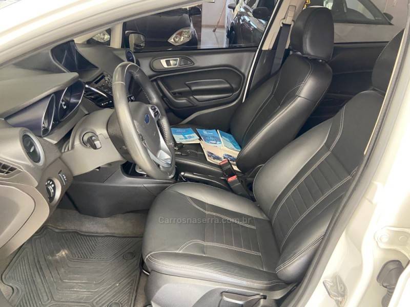 FORD - FIESTA - 2013/2014 - Branca - R$ 44.900,00