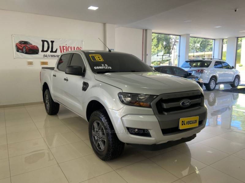 FORD - RANGER - 2017/2018 - Prata - R$ 109.900,00