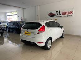 FORD - FIESTA - 2014/2015 - Branca - R$ 45.900,00