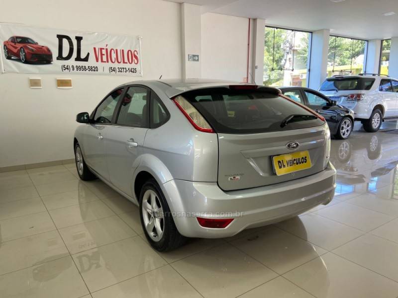 FORD - FOCUS - 2012/2013 - Prata - R$ 46.900,00