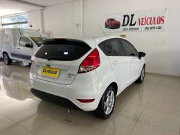 FORD - FIESTA - 2015/2016 - Branca - R$ 49.900,00