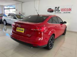 FORD - FOCUS - 2016/2017 - Vermelha - R$ 71.900,00
