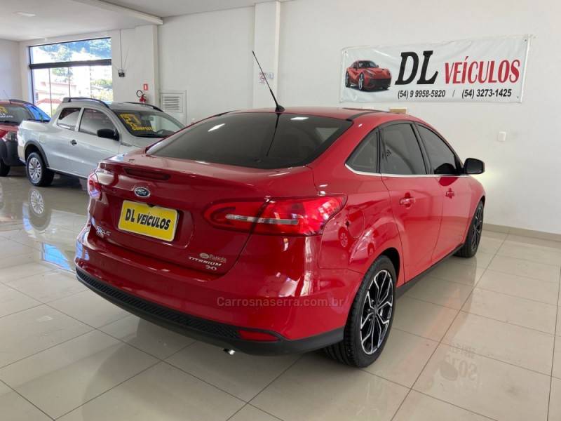FORD - FOCUS - 2016/2017 - Vermelha - R$ 71.900,00