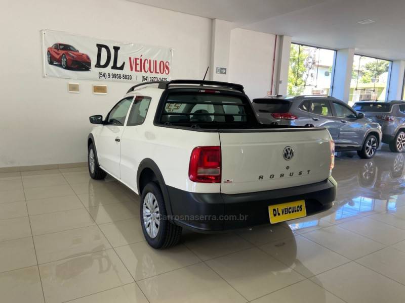 VOLKSWAGEN - SAVEIRO - 2022/2023 - Branca - R$ 77.900,00