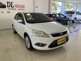 FORD - FOCUS - 2012/2013 - Branca - R$ 45.900,00