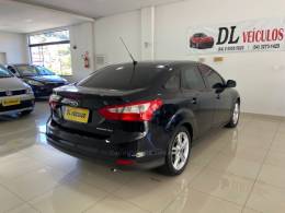 FORD - FOCUS - 2013/2014 - Preta - R$ 48.900,00