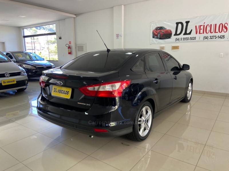 FORD - FOCUS - 2013/2014 - Preta - R$ 48.900,00