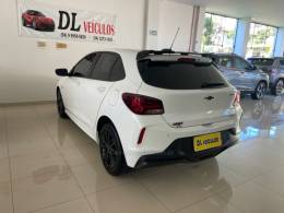 CHEVROLET - ONIX - 2022/2023 - Branca - R$ 85.900,00