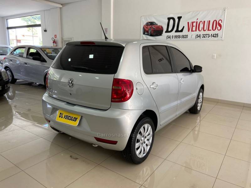 VOLKSWAGEN - FOX - 2013/2014 - Prata - R$ 39.900,00