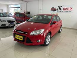 FORD - FOCUS - 2014/2015 - Vermelha - R$ 62.900,00